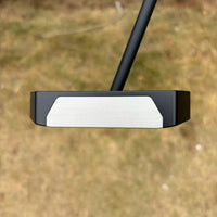Putter maillet noir CNC – face à insert strié vue de face