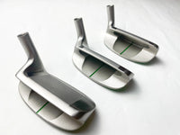 Tête de chipper de golf inoxydable – dessus des trois têtes avec la ligne d'alignement verte
