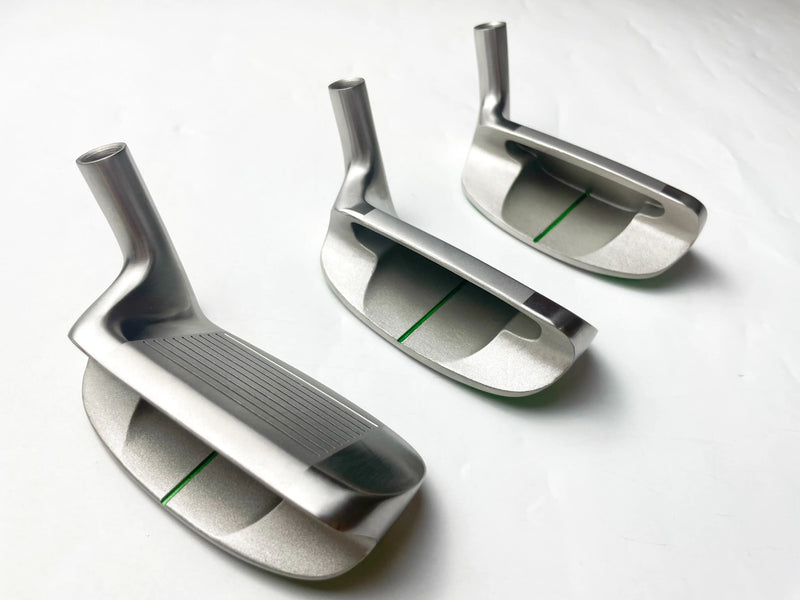 Tête de chipper de golf inoxydable – dessus des trois têtes avec la ligne d'alignement verte