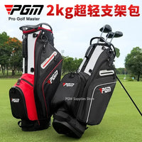 Sac de golf trépied 14 compartiments – sacs noir et blanc et noir et rouge sur le green avec des clubs