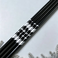Manche de golf driver graphite – spirales noires et argentées de plusieurs manches côte à côte