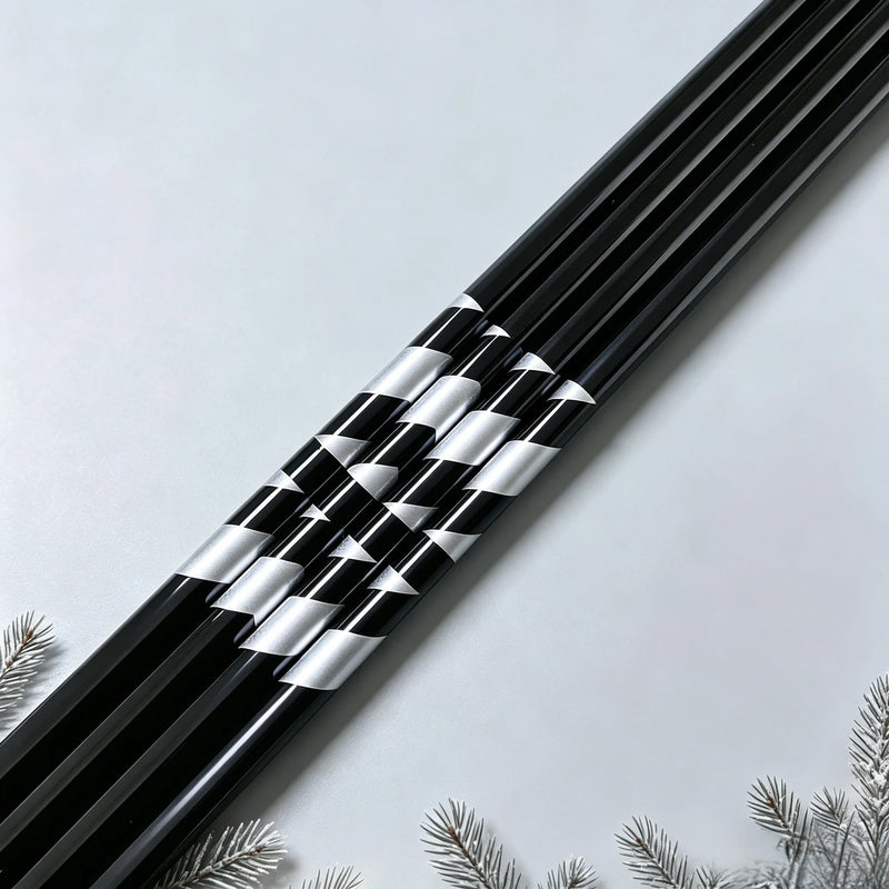 Manche de golf driver graphite – spirales noires et argentées de plusieurs manches côte à côte