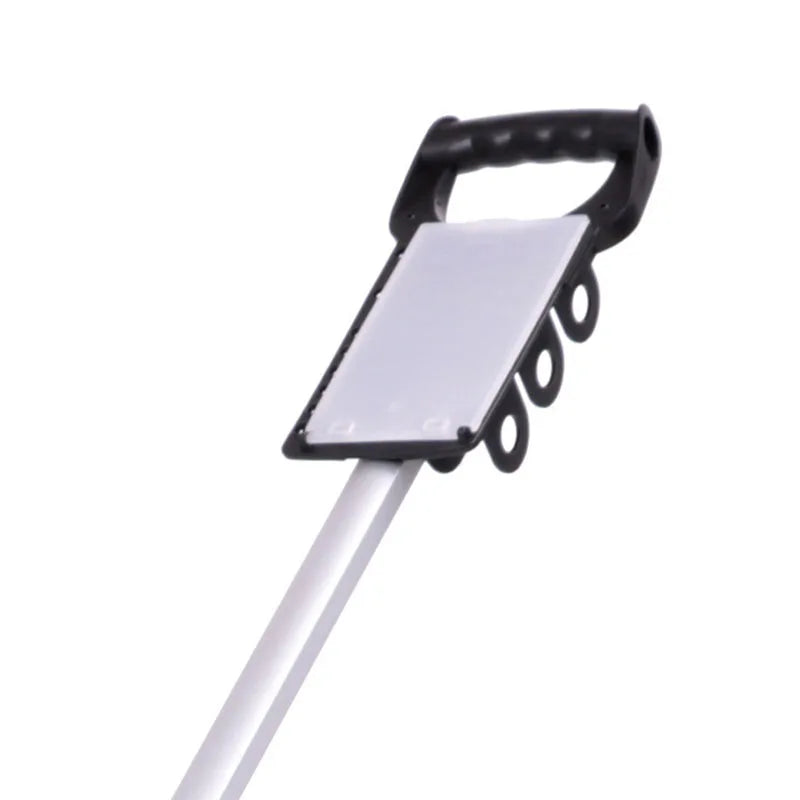 Chariot de golf manuel pliable à 3 roues – gros plan sur la poignée et le porte-carte de score