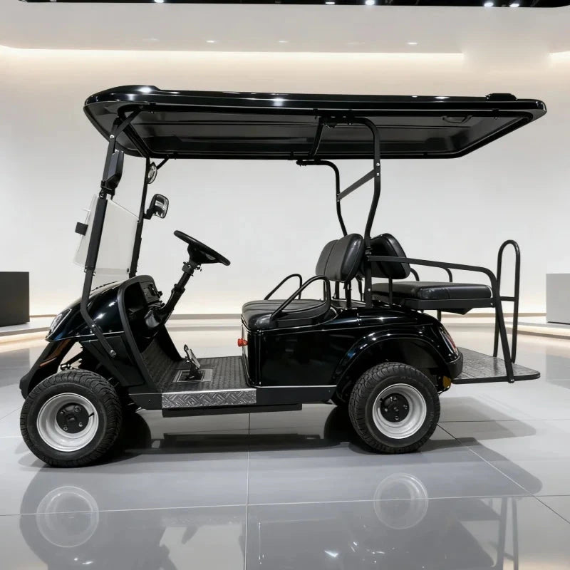 Voiturette de golf 2 à 10 places – vue de côté, jantes aluminium et pneus à flancs blancs