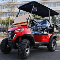 Voiturette de golf électrique tout-terrain – vue de trois quarts avant avec pare-brise rabattu