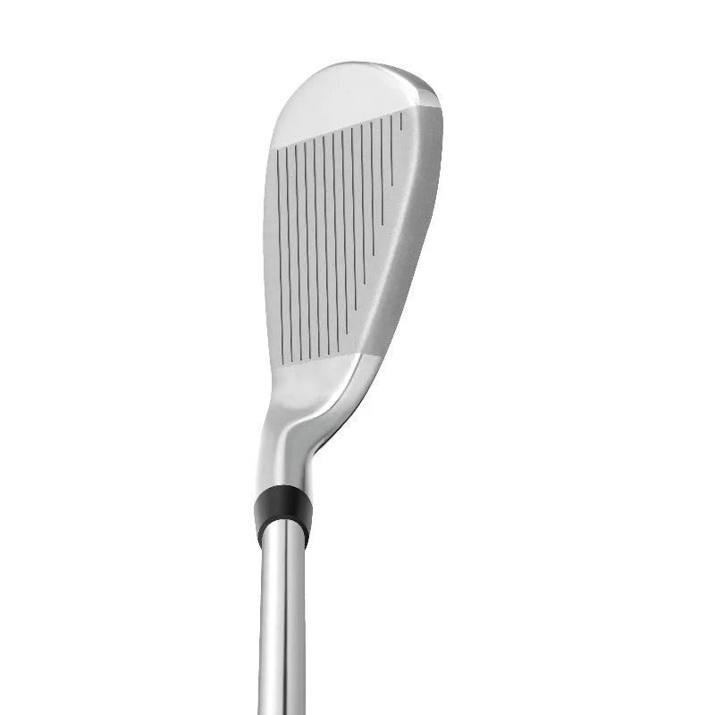 Série de fers de golf longueur unique – gros plan sur la face rainurée et la jonction du manche