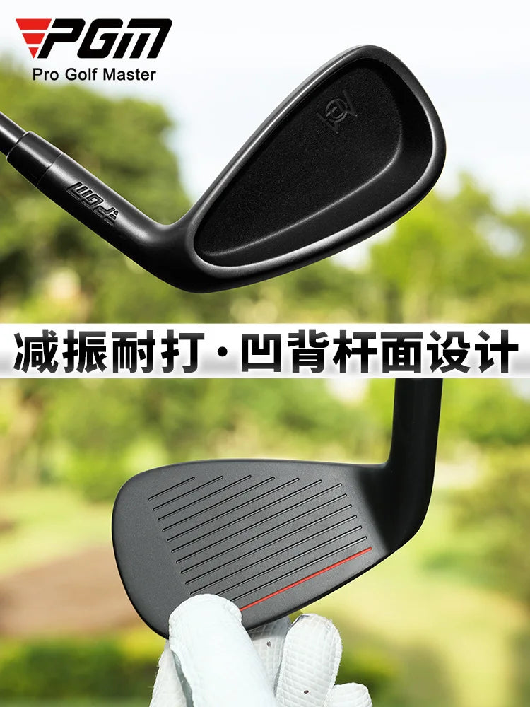 Fer 7 golf noir – tête à dos creux et face à rainures en situation sur le parcours