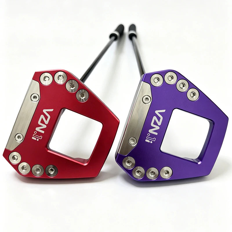 Putter maillet à tête évidée – têtes rouge et violette vues de dessus, avec leur manche