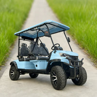 Voiturette de golf électrique tout-terrain bleu clair – vue de trois quarts avant