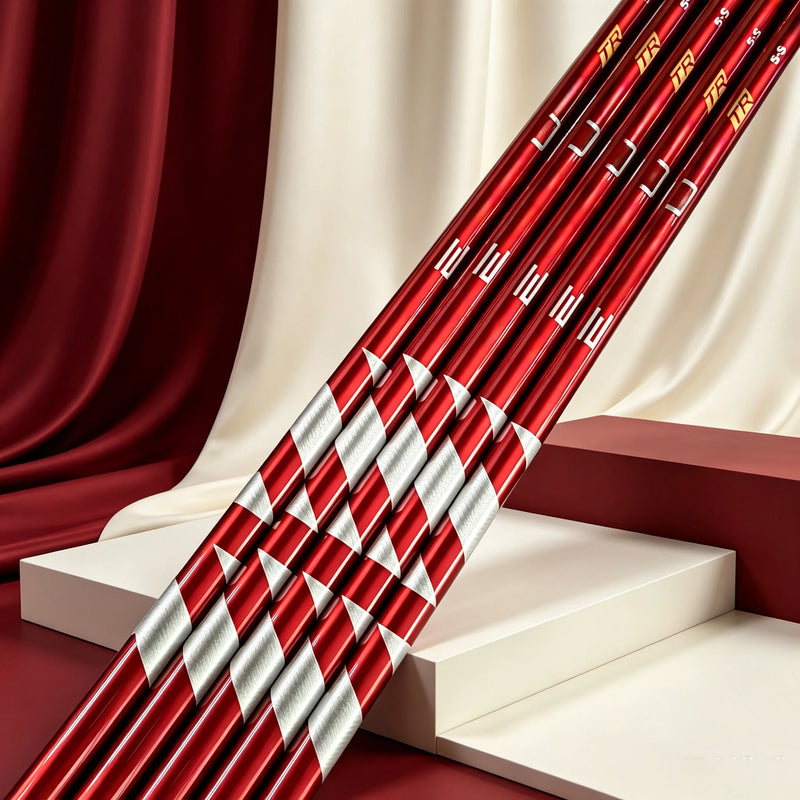 Manche de golf graphite rouge – motifs à damier argentés près de la poignée