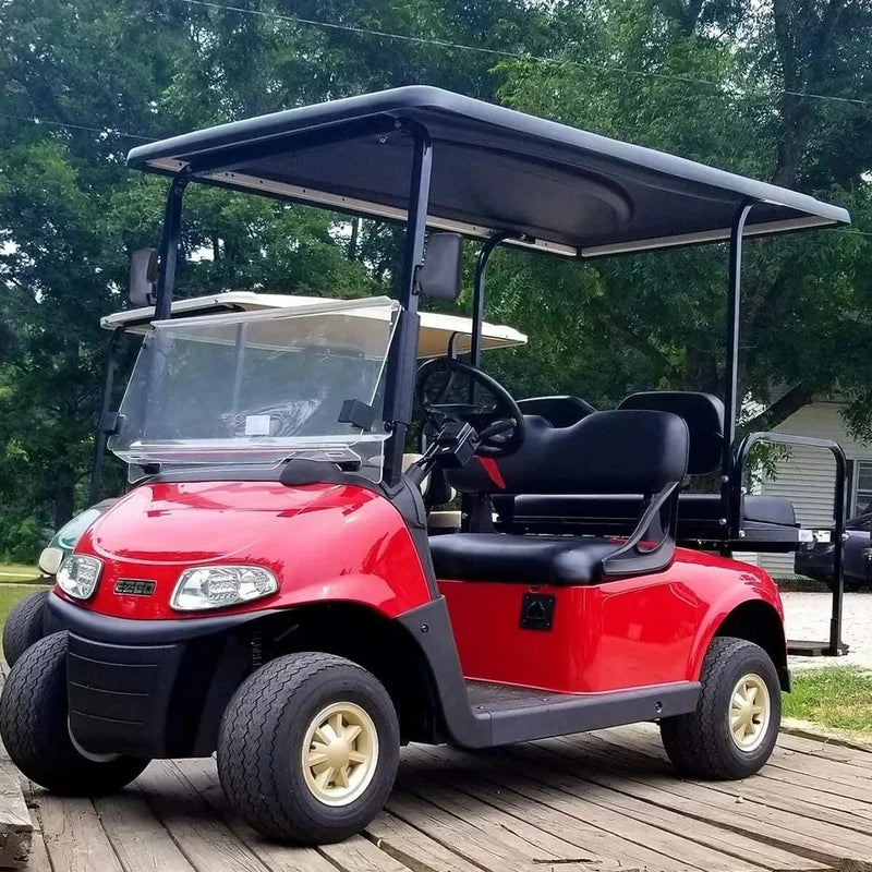 Rétroviseurs latéraux de voiturette de golf – miroirs montés sur une voiturette rouge
