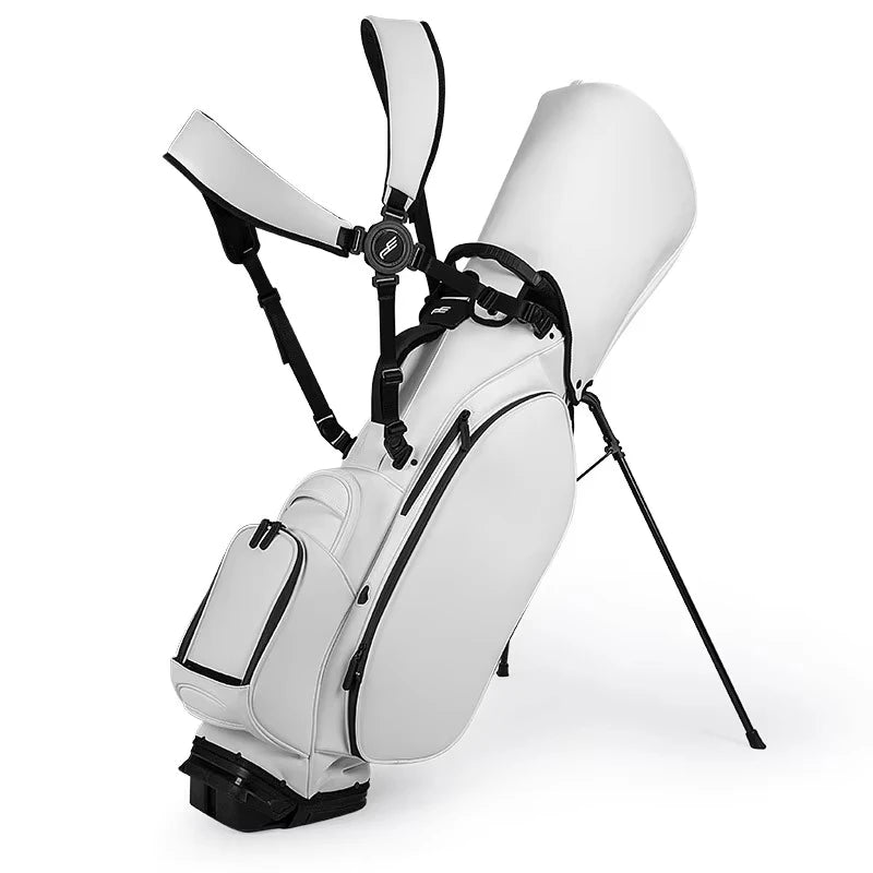 Sac de golf trépied en cuir PU – sac blanc sur ses pieds, vue de trois quarts avec bretelles