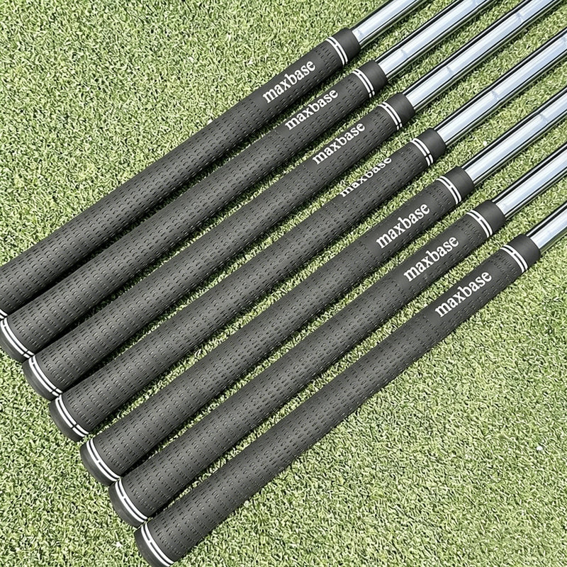 Set de 7 manches acier pour fers de golf – sept grips noirs fixés sur les manches