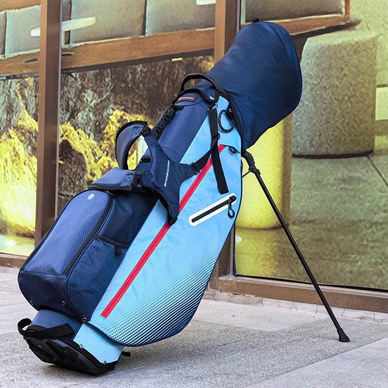 Sac de golf trépied léger 2 kg – vue de trois quarts avec capot, bretelles et trépied