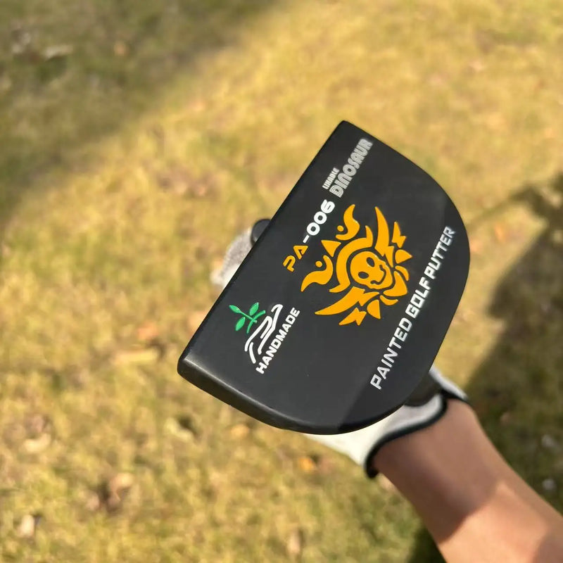Putter maillet noir en D – tête vue de dessus avec le motif orange