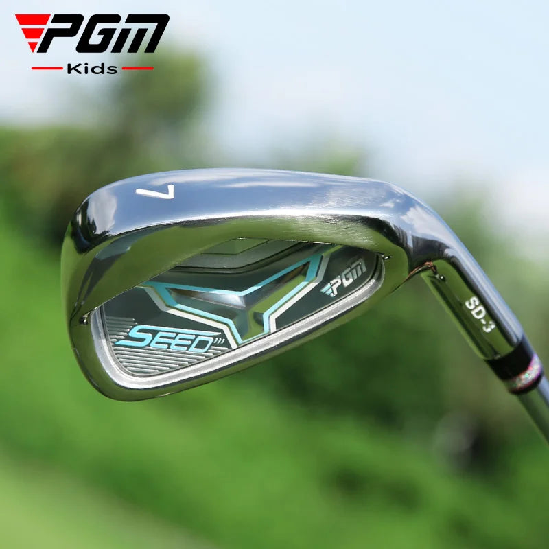 Fer 7 golf junior – tête verte à cavité arrière sur fond de parcours
