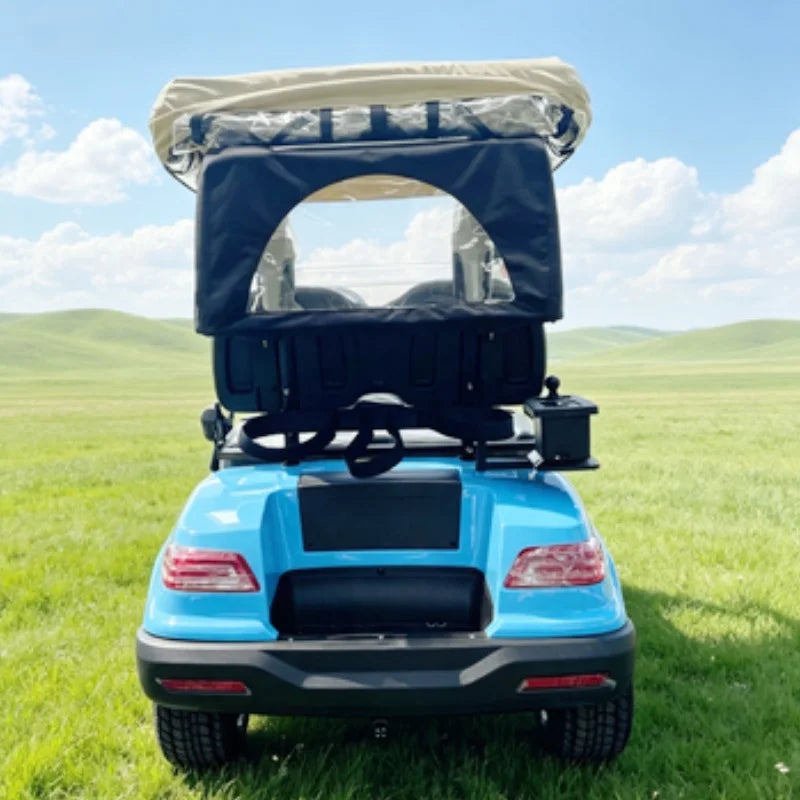 Voiturette de golf électrique – vue arrière avec porte-sac et housse de pluie