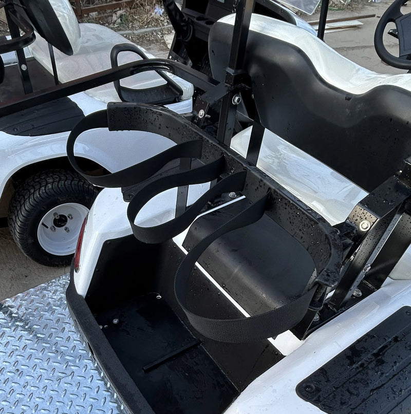 Voiturette de golf électrique 4 places – détail de la banquette arrière et des sangles