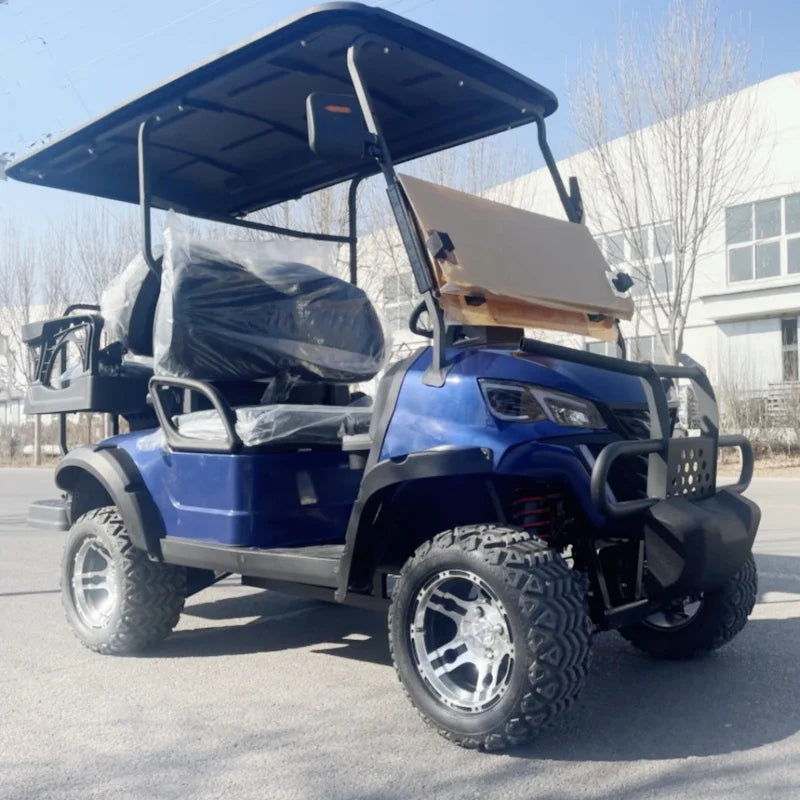 Voiturette de golf électrique tout-terrain – vue de trois quarts avant gauche avec pare-brise rabattu