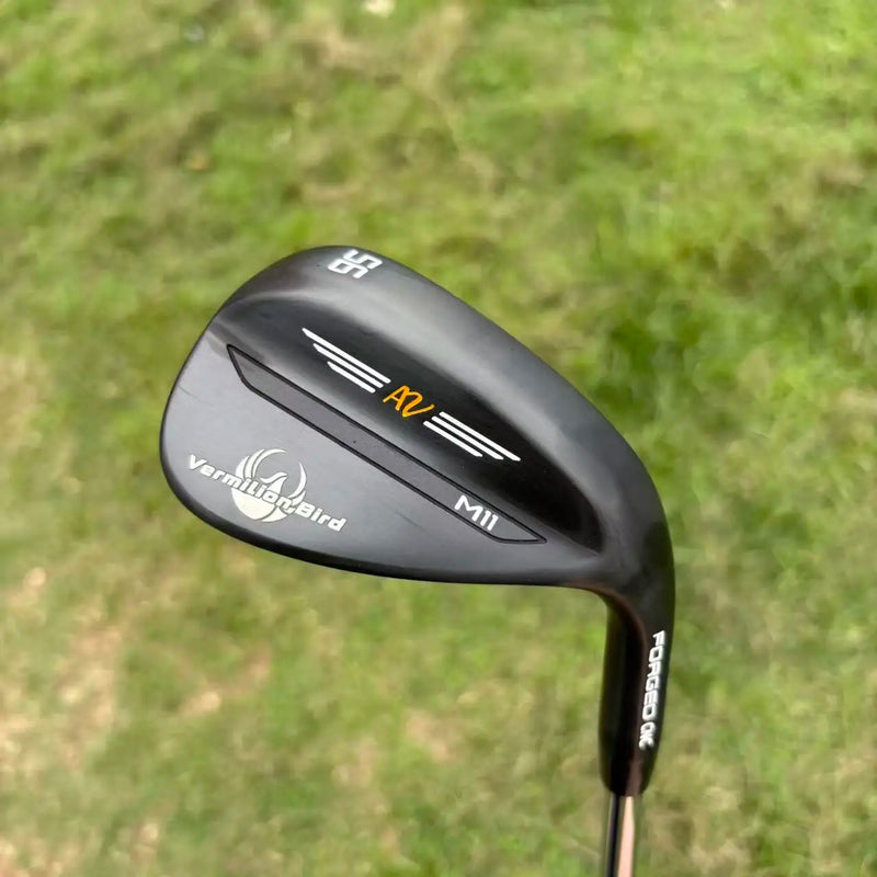 Wedge de golf noir forgé CNC – tête noire vue de dessus avec loft gravé