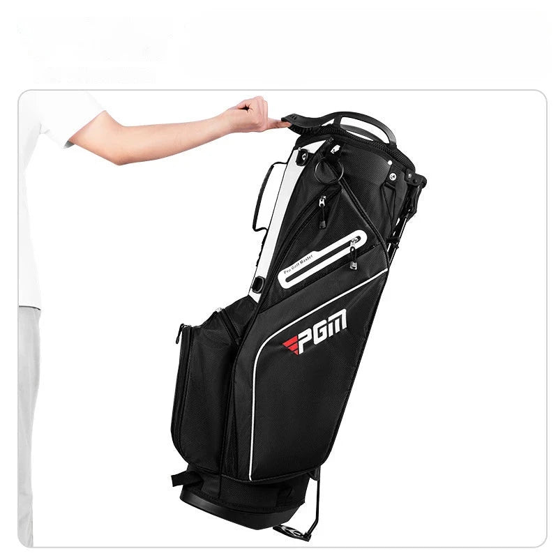 Sac de golf trépied léger 14 compartiments – main soulevant le sac par la poignée de transport, sac sur son trépied