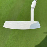 Putter lame blanc quadrillé – face quadrillée et col de plombier vus de face