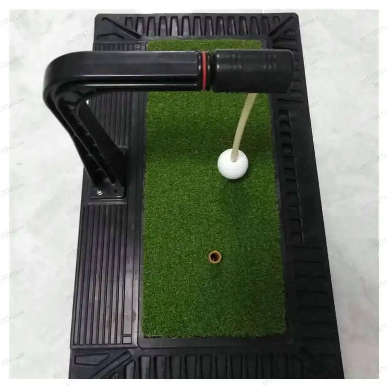 Entraîneur de swing de golf à balle suspendue – vue de dessus du cadre et du gazon