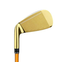 Fer 7 de golf – face rainurée du fer 7 or vue de près