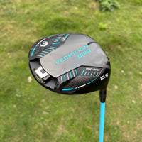 Driver de golf titane 10,5° – tête vue de trois quarts avec ses touches bleu turquoise