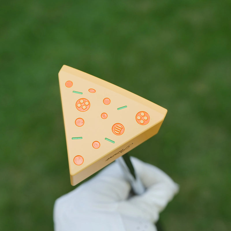 Putter maillet part de pizza – dessus de la tête tenu en main
